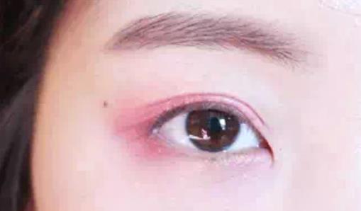 韩系妆容眼妆粉色,韩系桃花妆眼妆教程