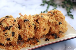 这届年轻人太拼了！想吃块蛋糕得请人代排队，明明会打鸡蛋就能做