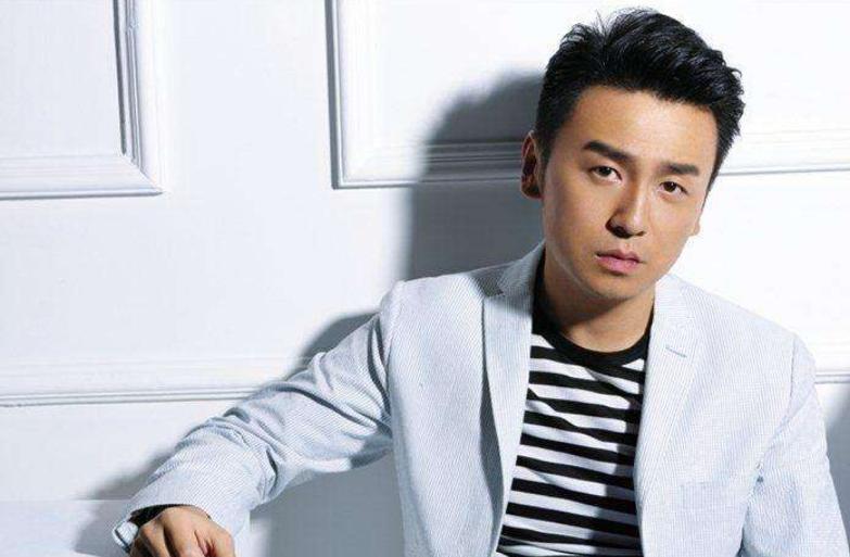 明星偷吃零食被发现,高圆圆被星探发现的照片