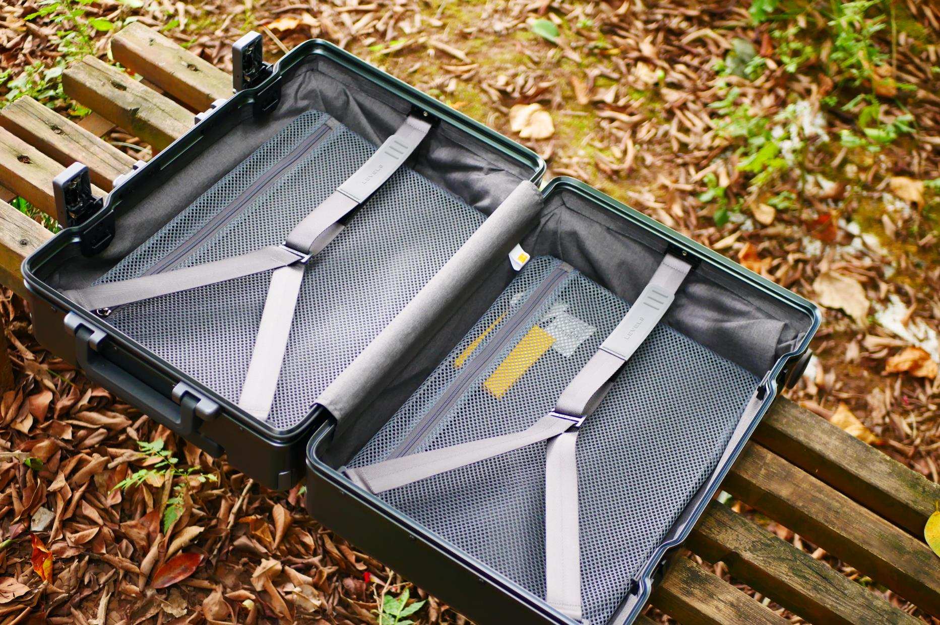 地平线8号20寸登机箱黑色,地平线8号经典系列行李箱测评