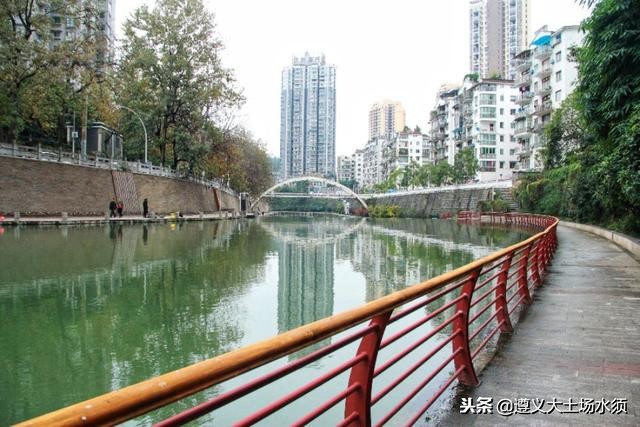 在冬天里看遵义湘江河上的秋色