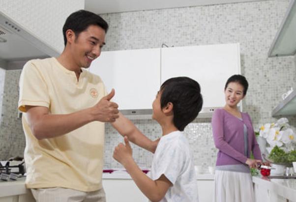 儿童说话做事颠三倒四,孩子说话古怪颠三倒四