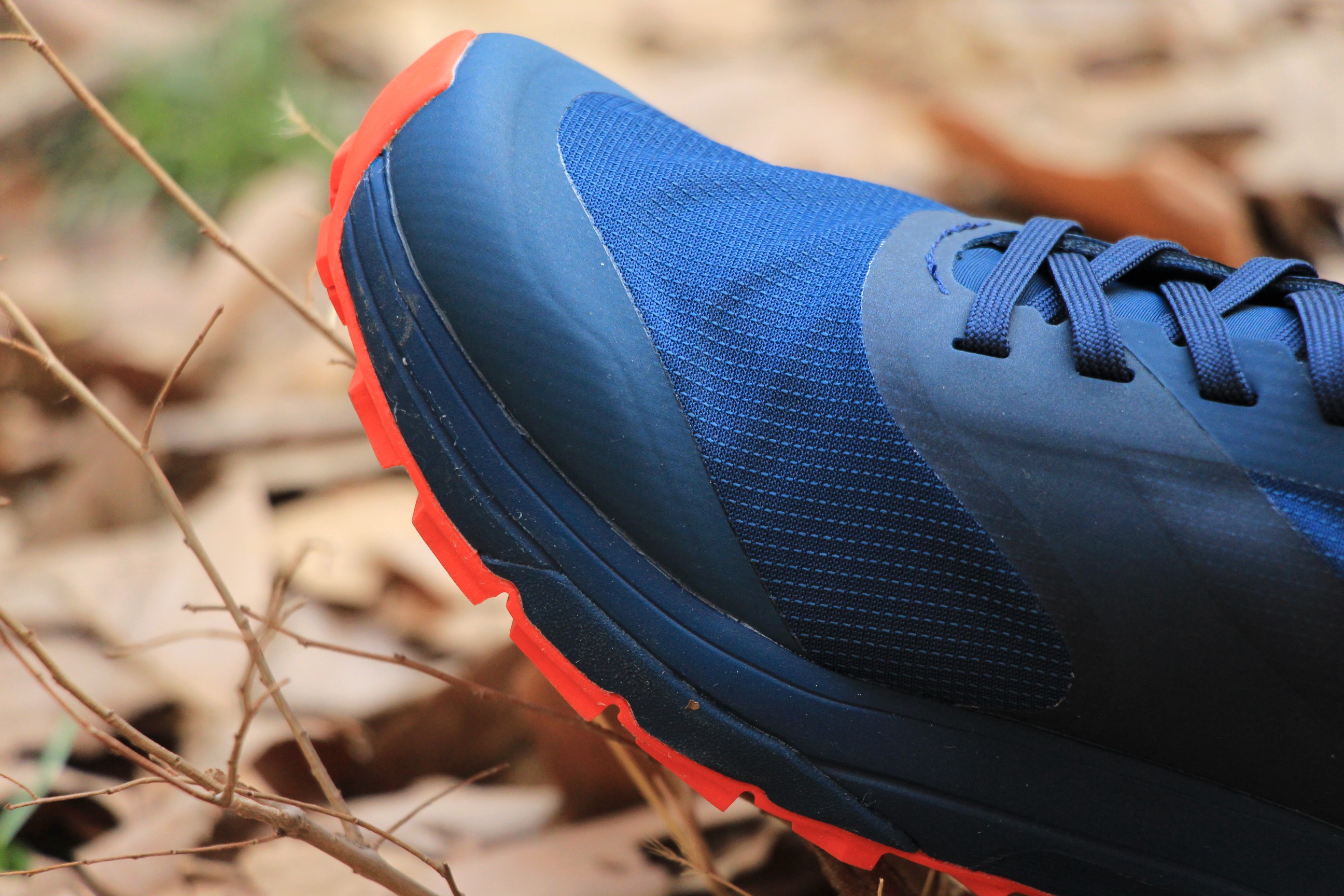 公认脚感最好的户外鞋始祖鸟,始祖鸟越野跑鞋高帮灰色