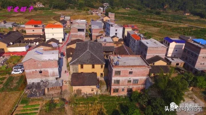 贺州昭平长寿之乡,昭平县百年炮楼图片