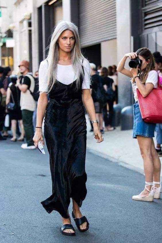 百搭又显气质的法式丝绒裙,一袭丝绒裙复古优雅