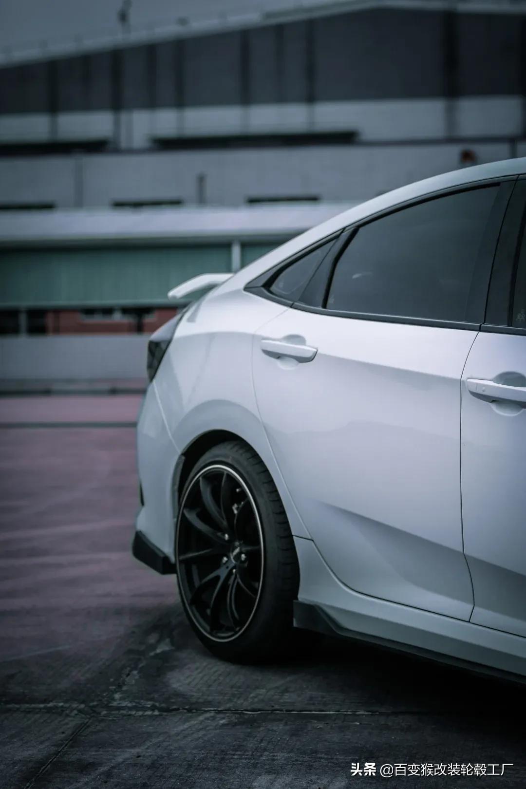 思域最新颜色改色,思域亮黑改色