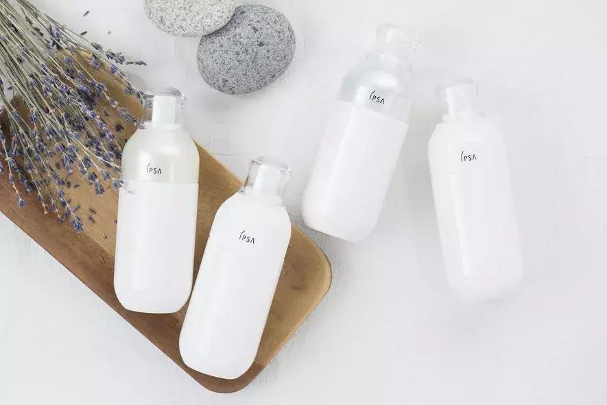 这瓶化妆水解决了白领90%的肌肤问题，日本小姐姐的秘密*器武**