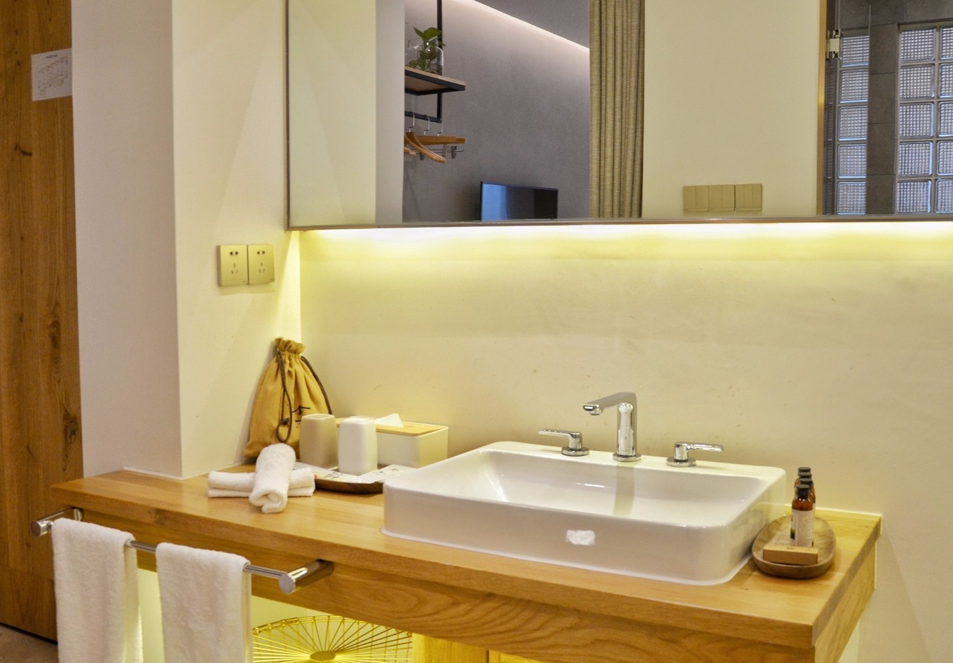 一座白楼，青山环绕，云卷雾舒～享受在莫干山野的娴静自由