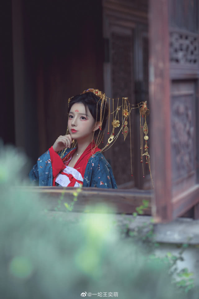 榛勬硥鎽嗘浮cos,榛勬硥鎽嗘浮cosplay