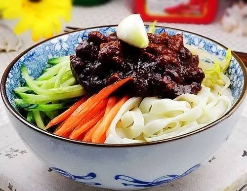 过年旅游最值得去的地方且人少,春节适合去哪游玩美食多