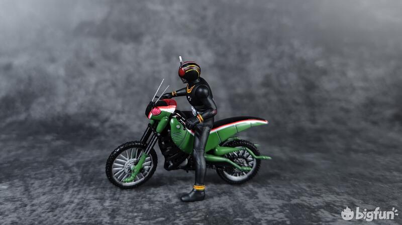 假面骑士blackrx是蝗虫吗,假面骑士black战斗蝗虫