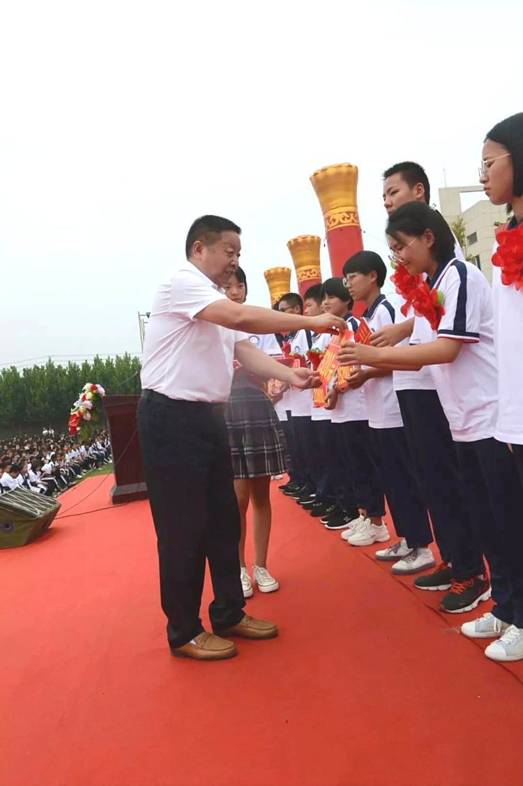 上蔡中学到底好不好,上蔡中学有什么实力