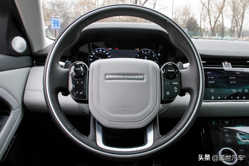 路虎揽胜极光却是个鲜活的例外,路虎揽胜极光刚性车身