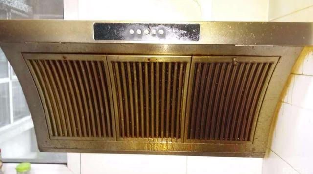 抽油烟机最简单不花钱去油污,抽油烟机用什么方法洗干净