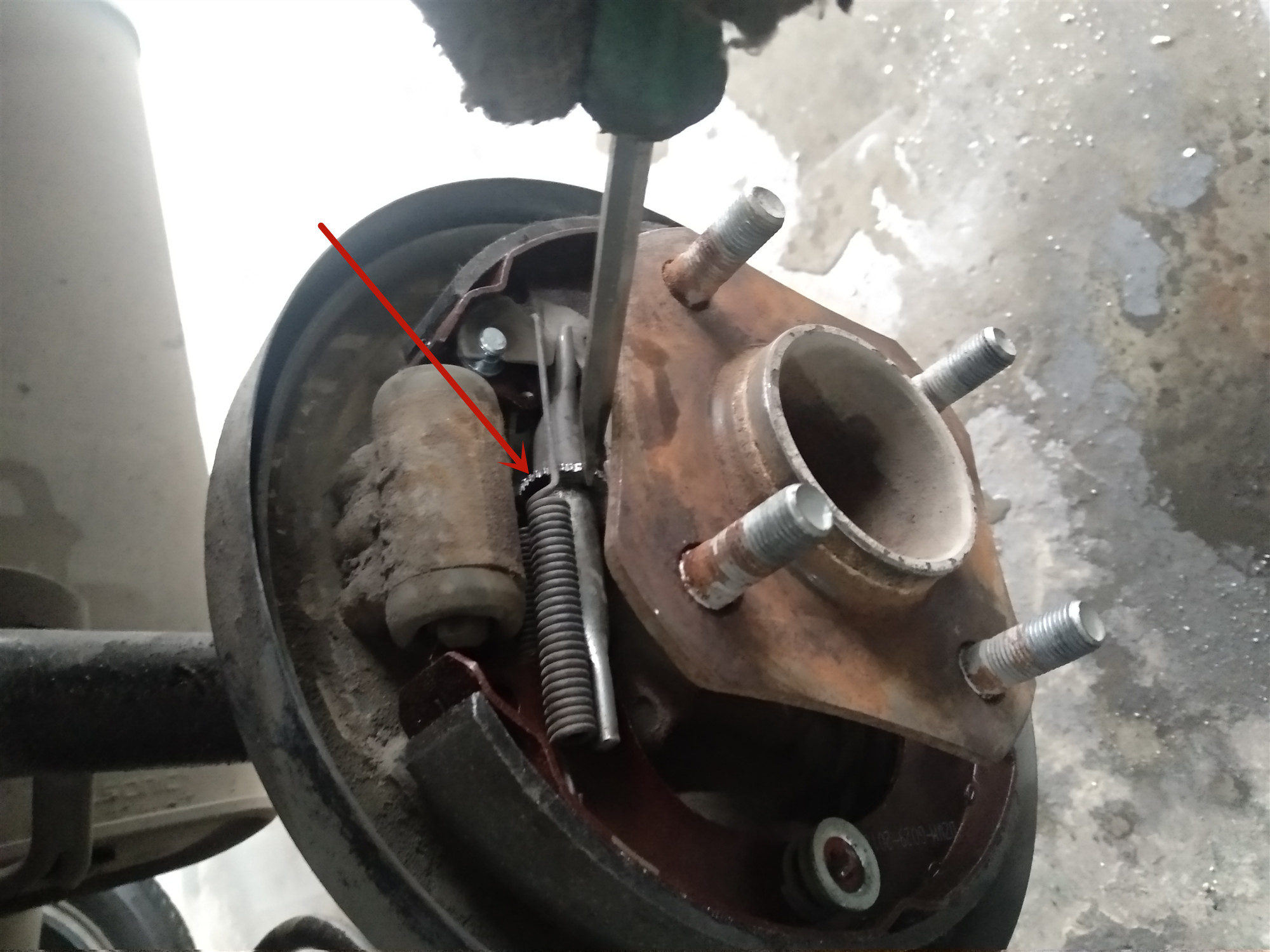 行驶时踩刹车咯吱咯吱的异响,摩托车刹车异响滋滋