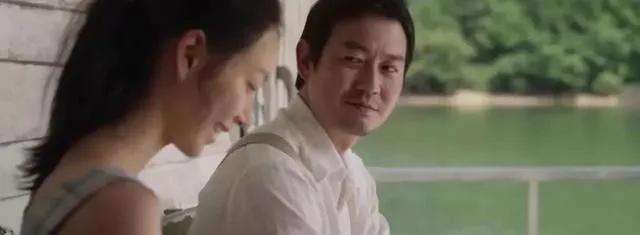 女子为艺术献身全裸出镜，身材火热