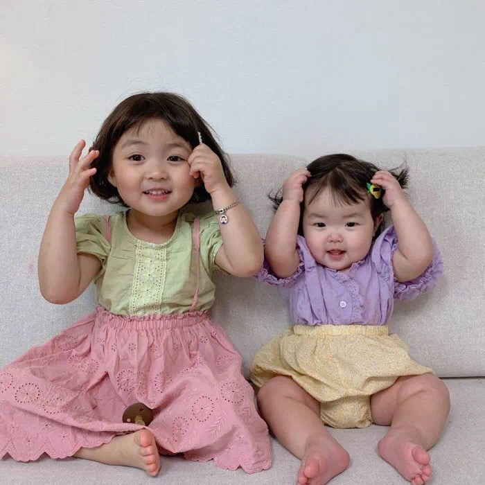 罗熙站在板凳上的情侣头像,罗熙彩色头像图片