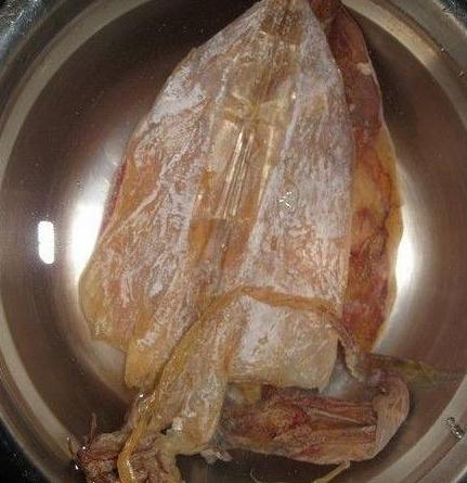 快速泡发干鱿鱼的正确方法,浸泡干鱿鱼最好方法