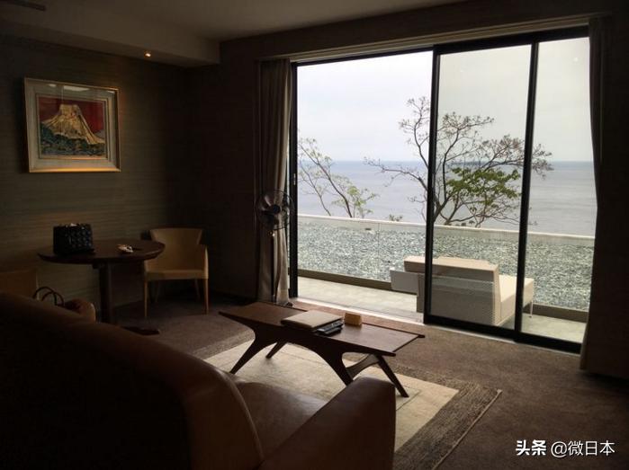 轻奢极简露天温泉,超梦幻的露天温泉