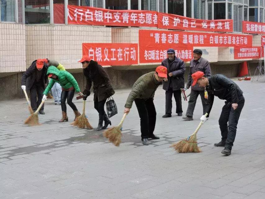 白银:爱心志愿者成为汽车站春运一道最亮风景线