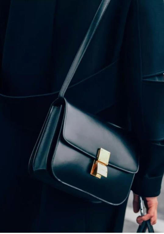 今年流行夏季时尚百搭小众小方包,最近流行大牌女套装