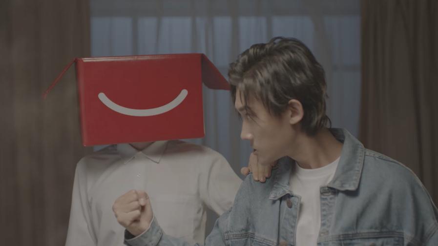 手机掉火锅里急救,吃火锅的时候手机怎么才能掉进去