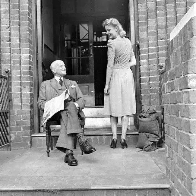 女人爱穿袜子是什么心理,女人爱穿的袜子