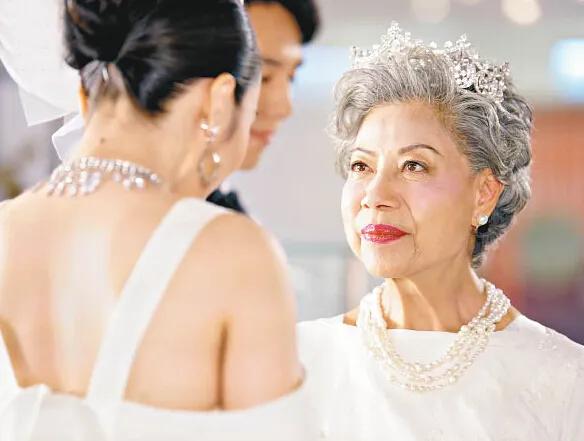 鬼后罗兰被嫌晦气86岁仍单身,一代鬼后罗兰电影