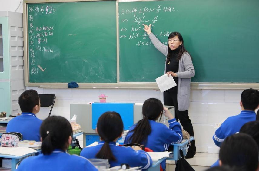 上海中学教师一个月工资多少,上海普通高中老师的工资多少