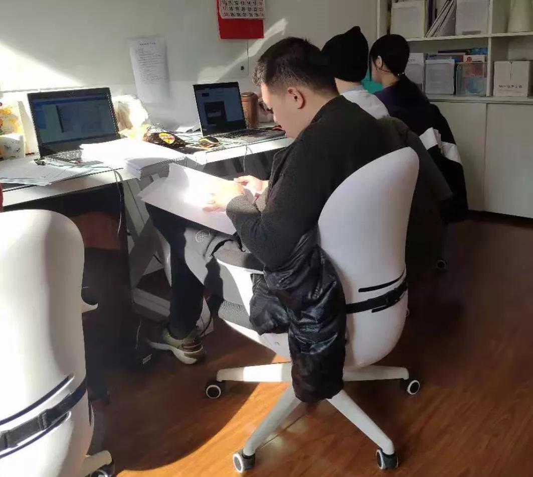 25岁自闭症青年工作,自闭症小伙走出阴影