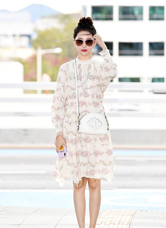 宣美heartburn碎花白裙子,宣美粉色碎花裙