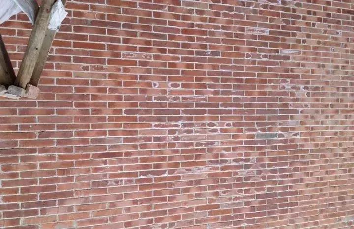 石材都需要做防泛碱处理,石材铺装泛碱如何处理