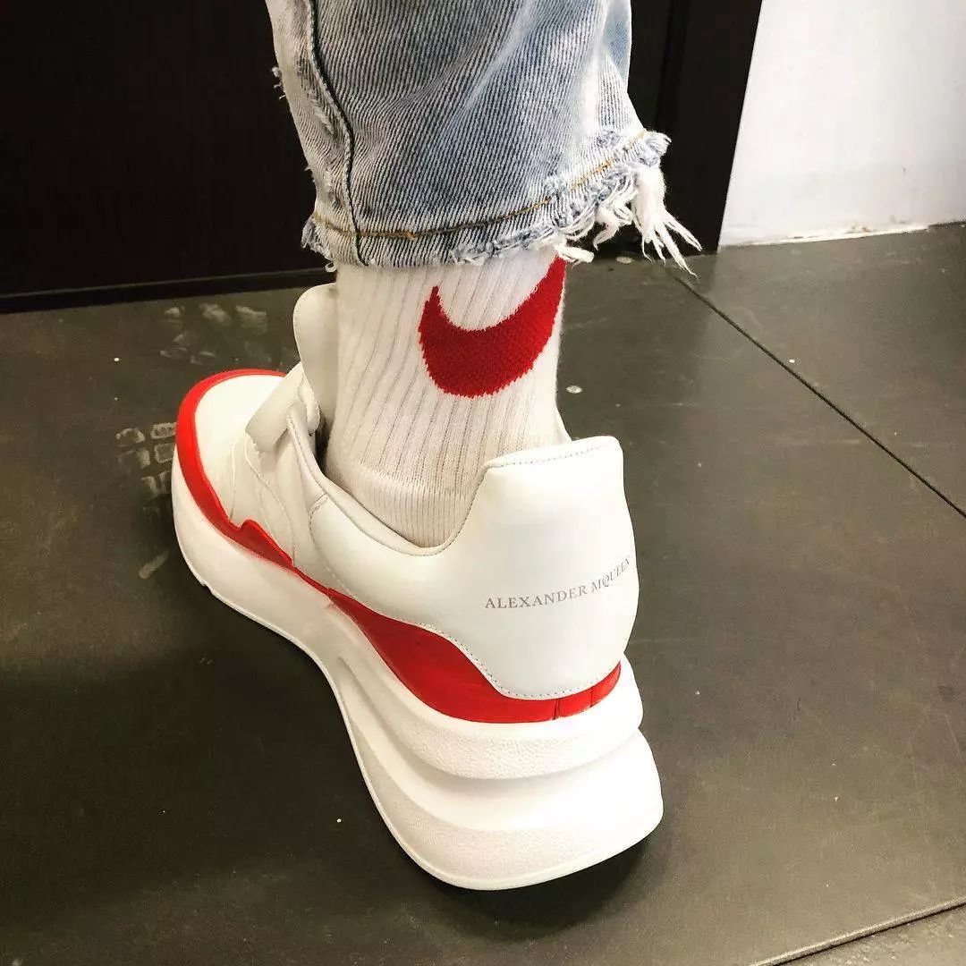 老了以后的白敬亭,白敬亭奶蓝小白鞋