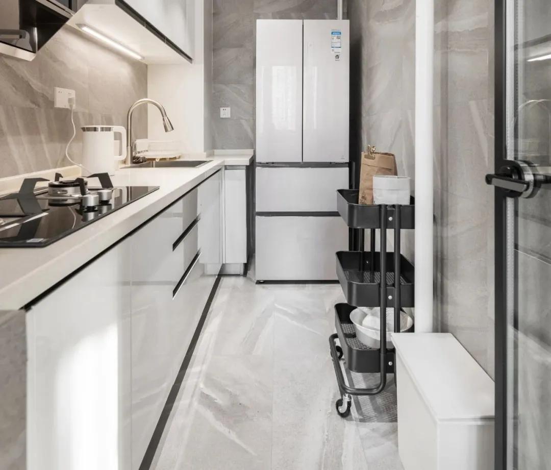 北漂80后夫妻花400万买房打扫卫生,奋斗十年买的房子50平米