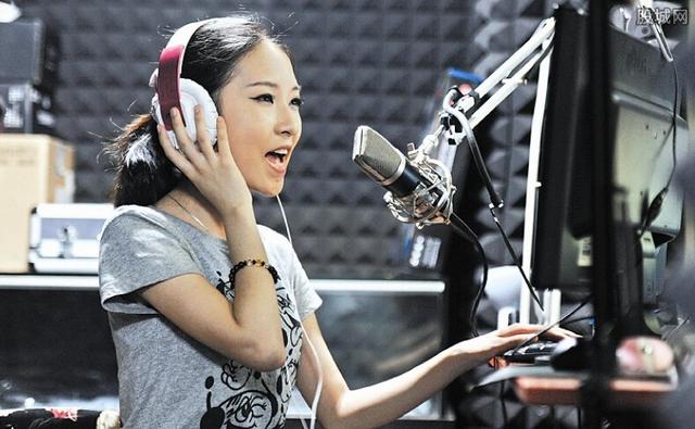 喉部发紧怎么解决,声音集中在喉头怎么改善