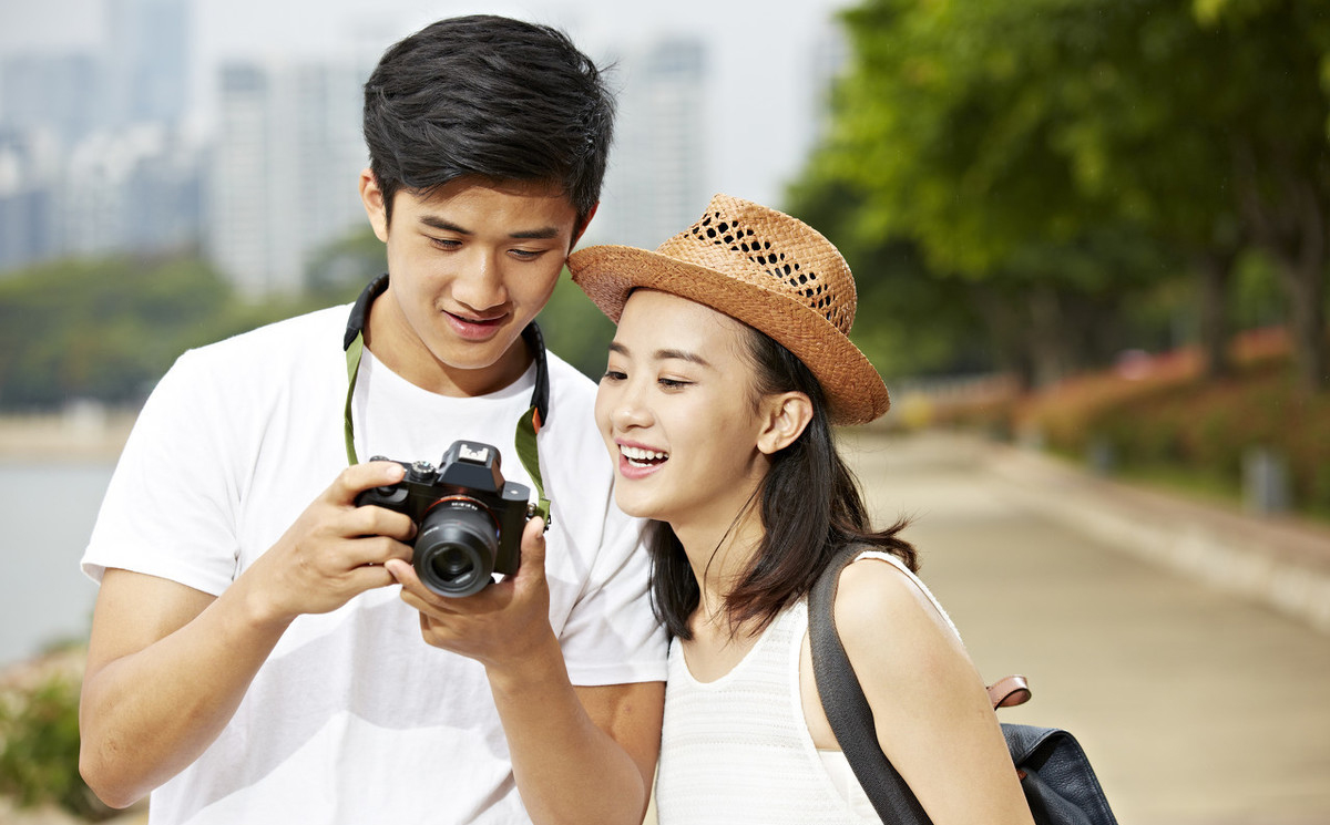 妻子发现老公账户有巨额现金,妻子通过购物小票发现丈夫不忠