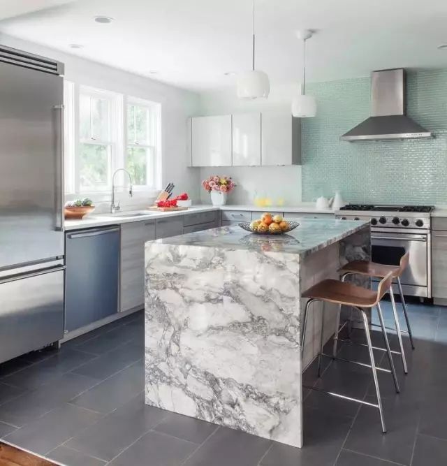 厨房橱柜台面用什么颜色最好,厨房台面选什么颜色的柜门