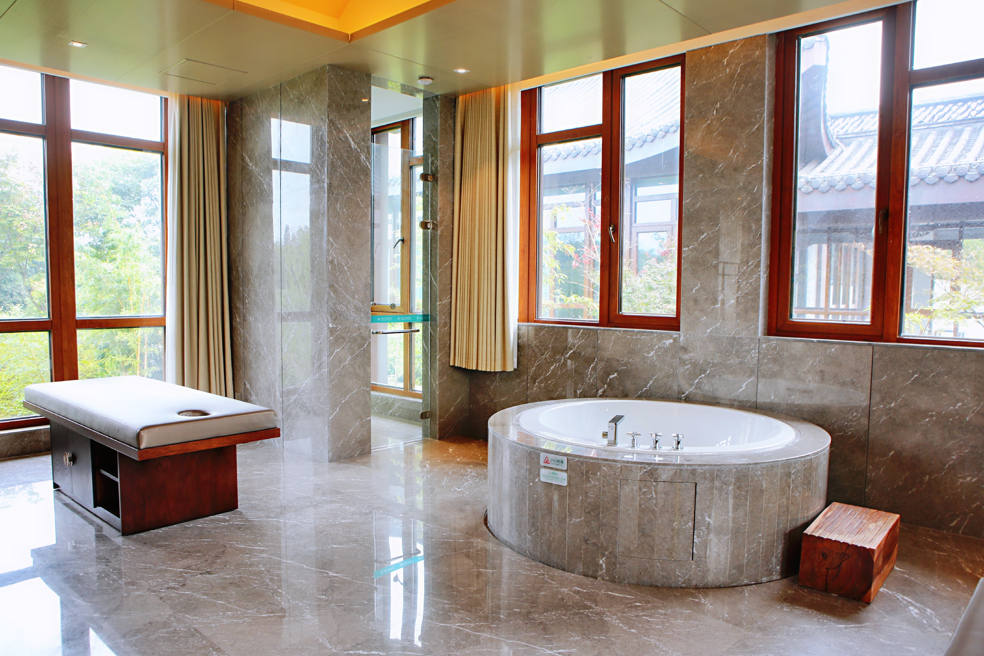 带有扬州两个字的扬州网红打卡地 (扬州打卡网红地大明寺)