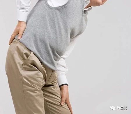这届年轻人的腰越来越不行了,远离腰痛3大毁腰习惯2步自我康复