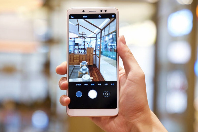 买荣耀手机好还是买小米手机,买荣耀还是买小米