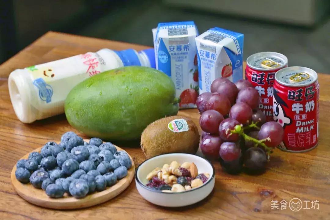 用盒装酸奶自制酸奶的家常做法,自制酸奶放水果的家常做法