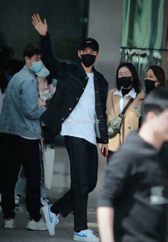 李宇春邓超龚俊等明星上脚国货，杨幂的这双回力却引来抄袭争议？