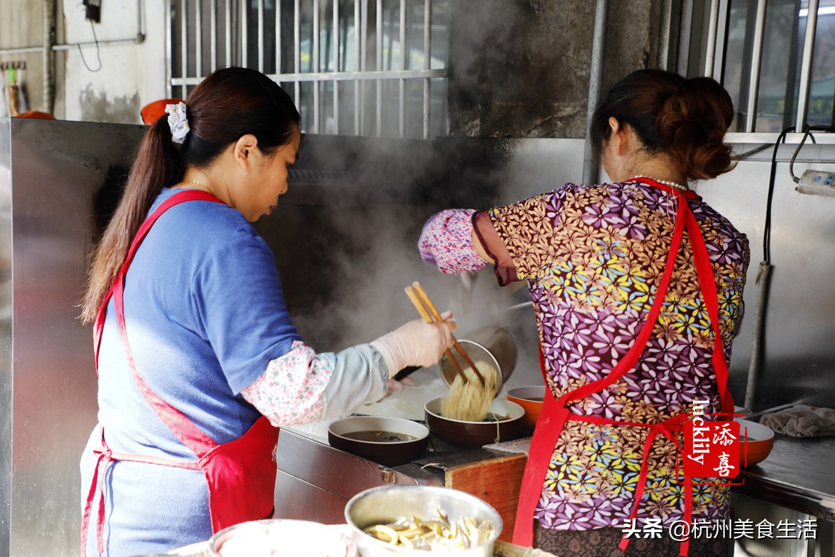 镇江美食三茅宫地锅鸡,镇江美食推荐锅盖面