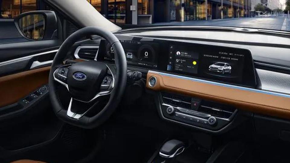 全新福特福睿斯三缸实拍,新款福特福睿斯四缸