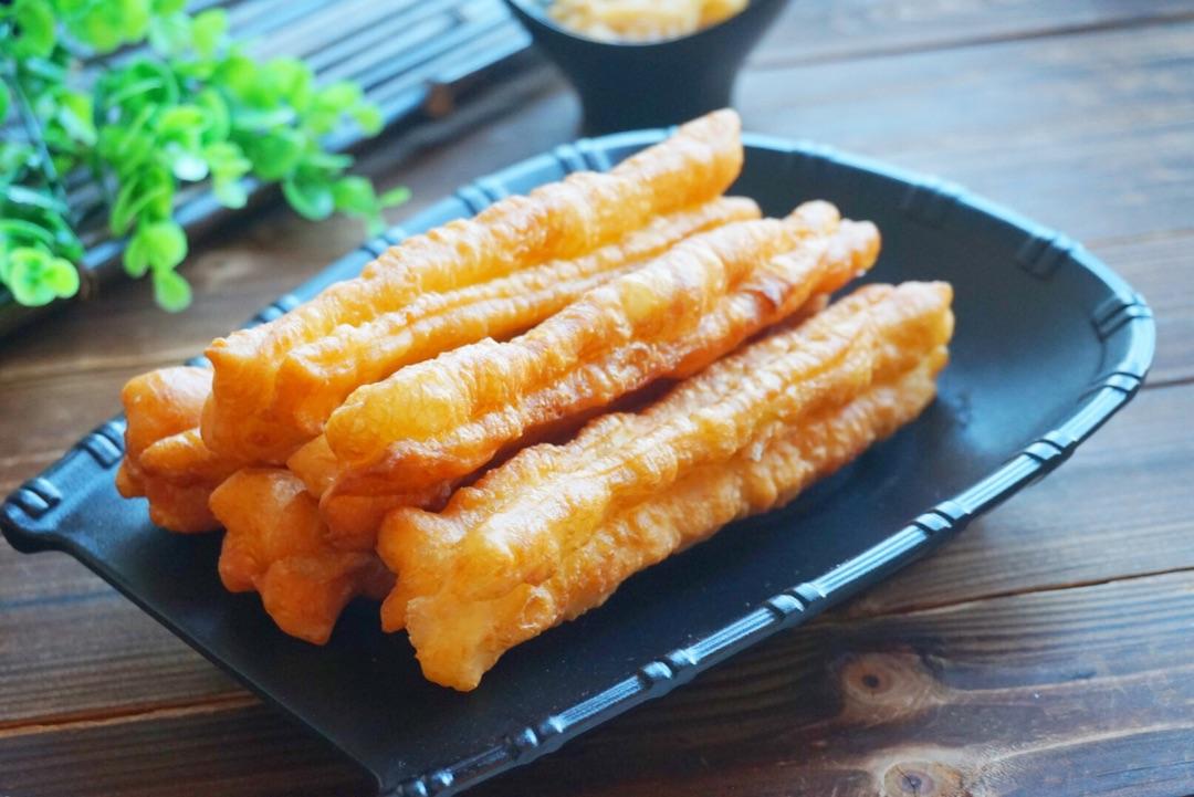 酥脆可口的油条也能做,油条放一晚还怎么加工好吃