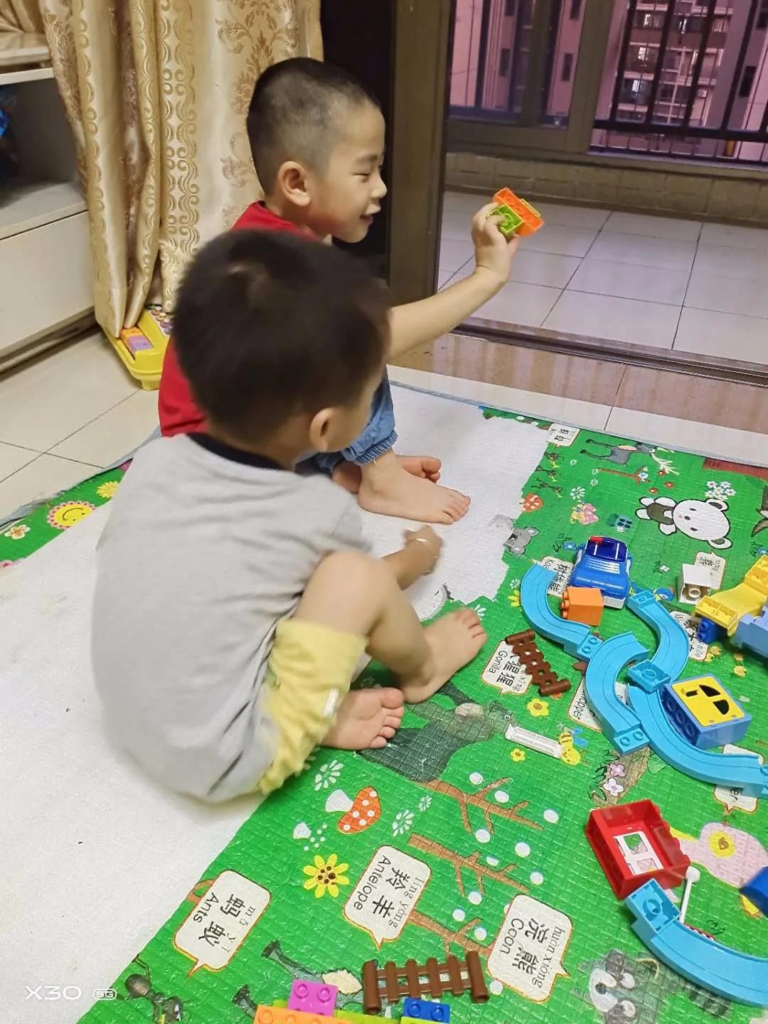 哥哥总是打妹妹妈妈应该怎么做,哥哥老是打弟弟时我应该怎么教育