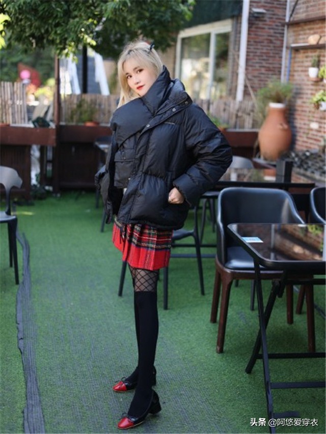 韩国女生穿羽绒服,今年韩国版最潮流的时髦羽绒服