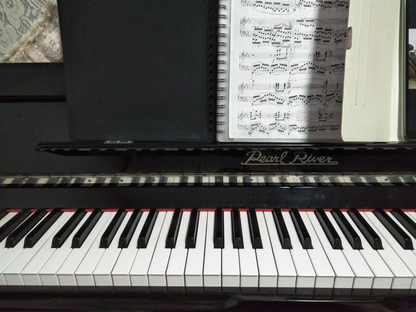 业余钢琴爱好者到底该怎么练琴,如何在没有钢琴的情况下练琴