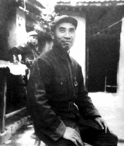 *德朱**——坚决维护*党**的领导核心的光辉典范