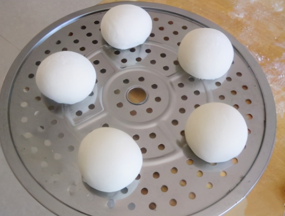 怎么可以让馒头冷了也松软,馒头凉了也不发硬的方法